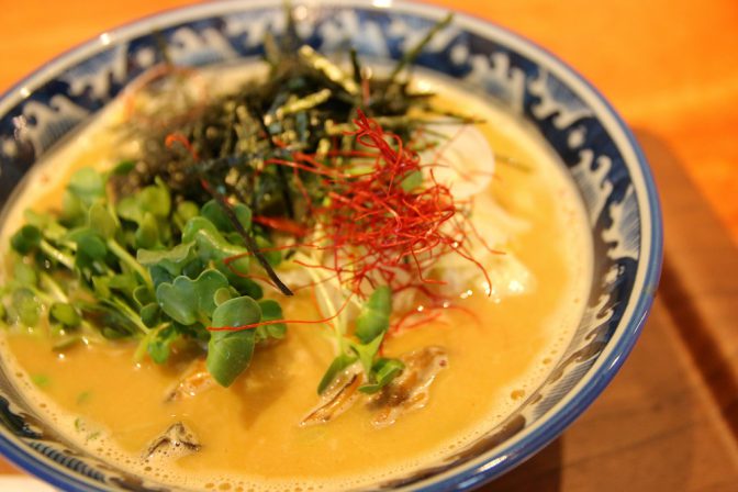 【冬に食べたいラーメン】牡蠣ラーメンの濃厚な風味編