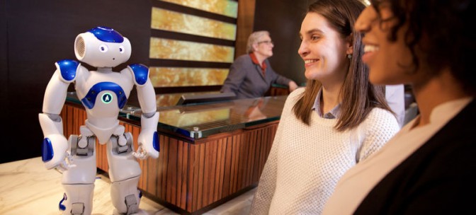 ペッパー君だけじゃない！世界のホテルで活躍するロボットコンシェルジュ「コニー君」