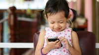 子どものスマホ教育をどうすべきか。年齢別使用ルールのススメ