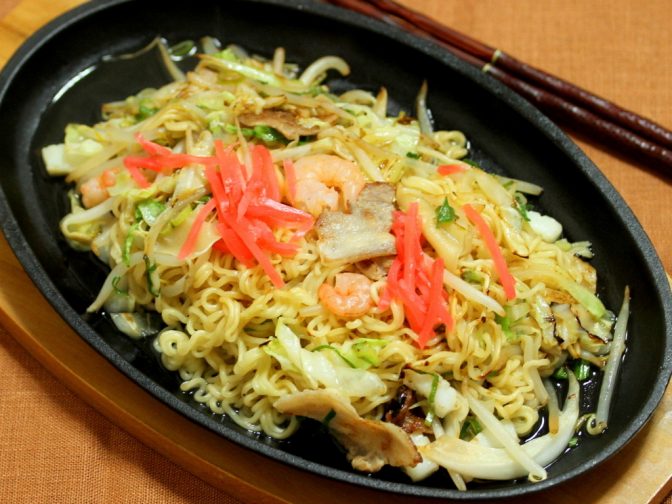 インスタントラーメン簡単アレンジレシピ「博多名物・焼きラーメン」