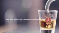 呼びかけると自動でお酒を注いでくれる!? ジム・ビームより音声で操作できるデキャンタが登場