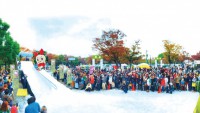 代々木公園 雪でそり遊び