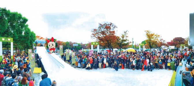 代々木公園 雪でそり遊び