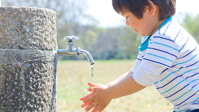 誰もが実践しているけれど、ほとんど役に立たない「細菌を避ける方法」