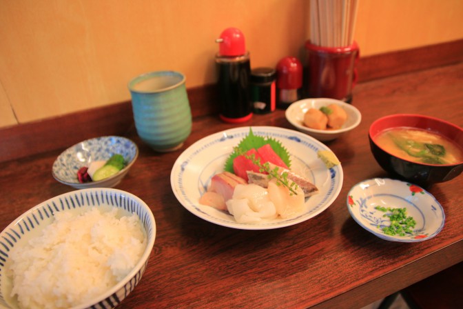 「かとう」の刺身盛り合わせ定食