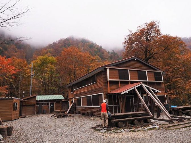 わさび平小屋　全景