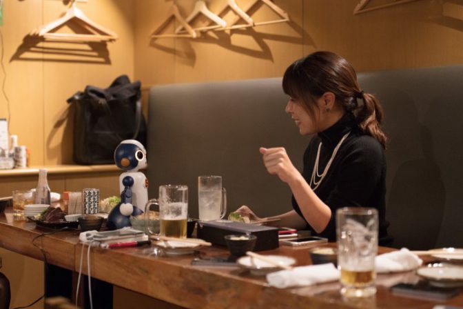 ロボットと一杯飲む時代到来