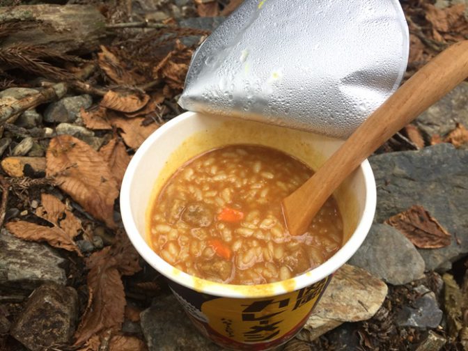 カレーメシは食べる前にかきまぜる！