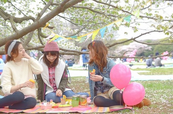 お花見で活躍するキャンプ用品