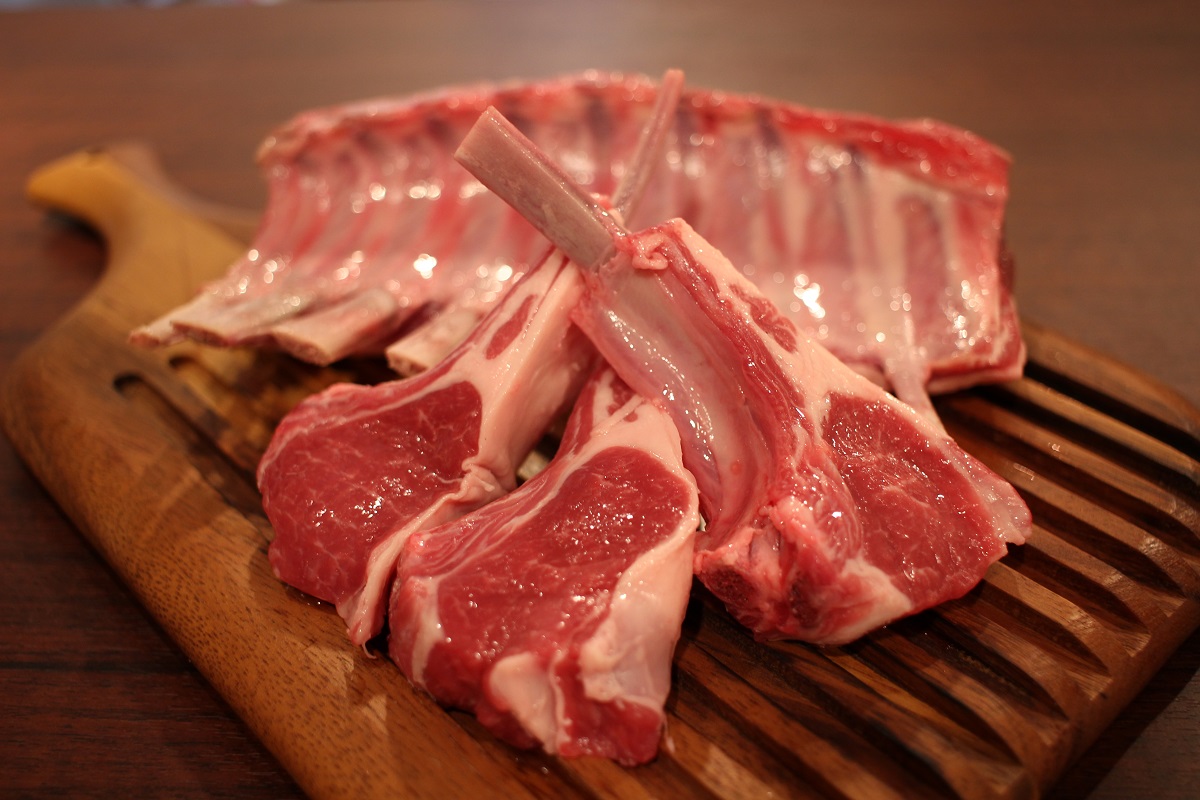 時代は牛や豚よりラム肉! 都内で食べられる絶品ラムチョップ3選 ブーストマガジン 時代は牛や豚よりラム肉! 都内で食べられる絶品ラムチョップ3選 ブーストマガジン