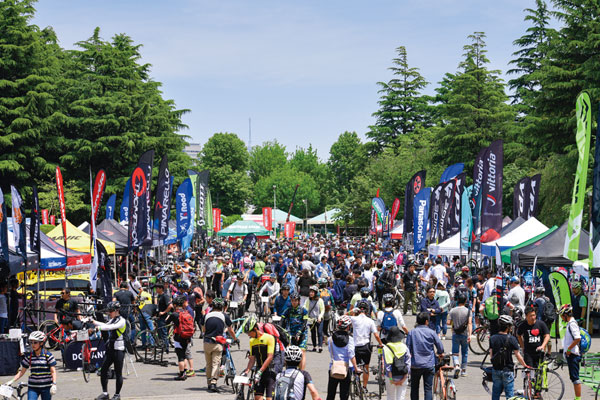 ロードバイクの乗り比べイベント開催。大阪・東京