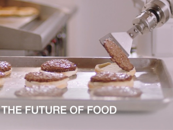 外食産業を変える!? AI搭載の調理用ロボット「Flippy」誕生