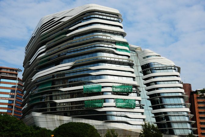 これぞまさしく造形美! 建築家ザハ・ハディッドの「香港理工大学」