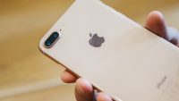 「iPhone 8」より「iPhone 7」の方が売れている!? という驚愕の事実