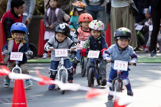 勝っても負けてもわが子が主役!! 東京・青山でストライダー大会が開催