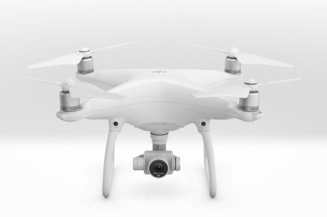 4K撮影対応・自動追尾撮影もできる！人工知能搭載の最新型ドローン DJI Phantom 4が発売開始