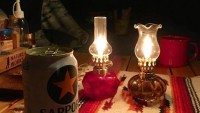【大人キャンプの必需品】夜をロマンティックに彩るオイルランプのススメ